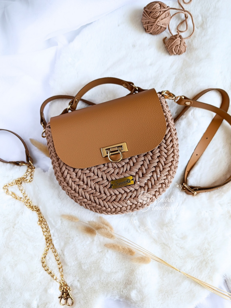 Jodełka z rączką z metalowym zapięciem Biszkoptowa